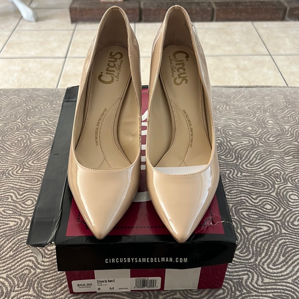 Nude Pumps